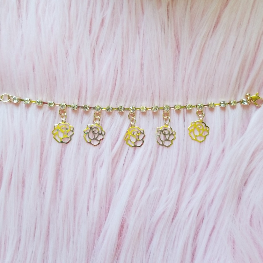 ๐น Gold Rhinestone Rose Anklet ๐น - Picture 4 of 6